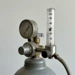 Flowmeter regulator on a shielding gas cylinder, set to about 30 CFH